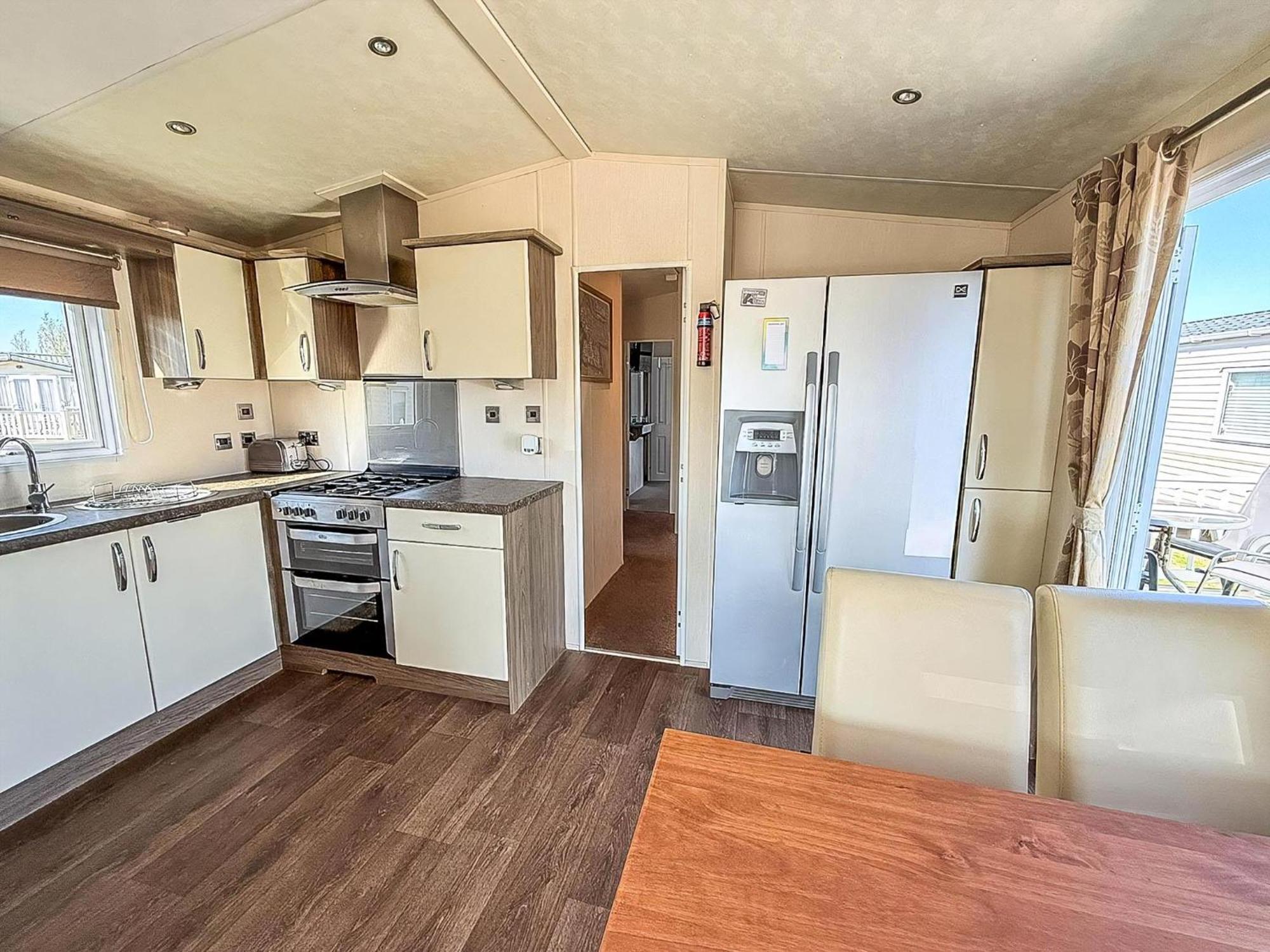 Beautiful Caravan With Decking Wifi At St Osyth Beach Holiday Park Ref 28077Dw Clacton-on-Sea Extérieur photo