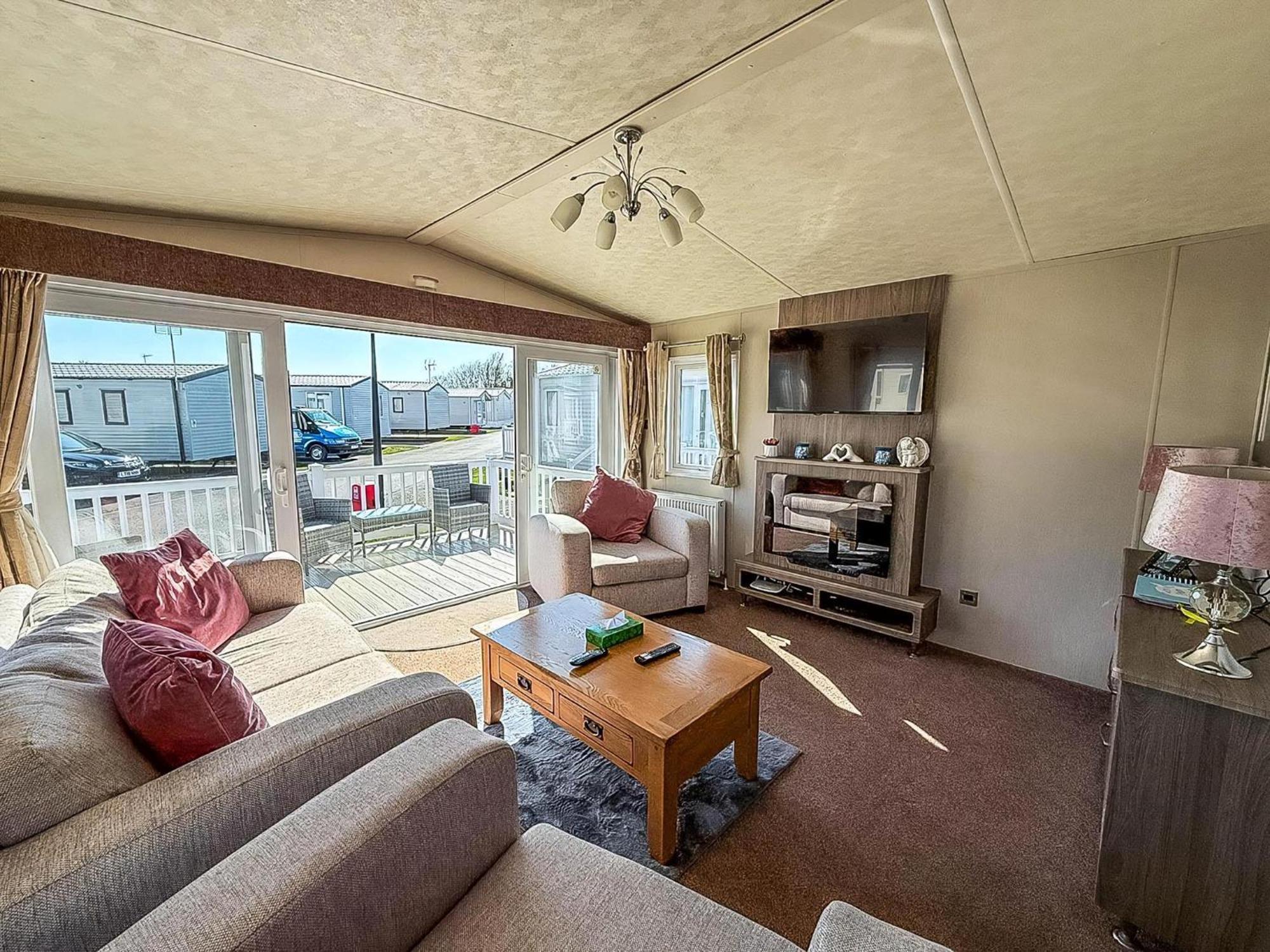 Beautiful Caravan With Decking Wifi At St Osyth Beach Holiday Park Ref 28077Dw Clacton-on-Sea Extérieur photo