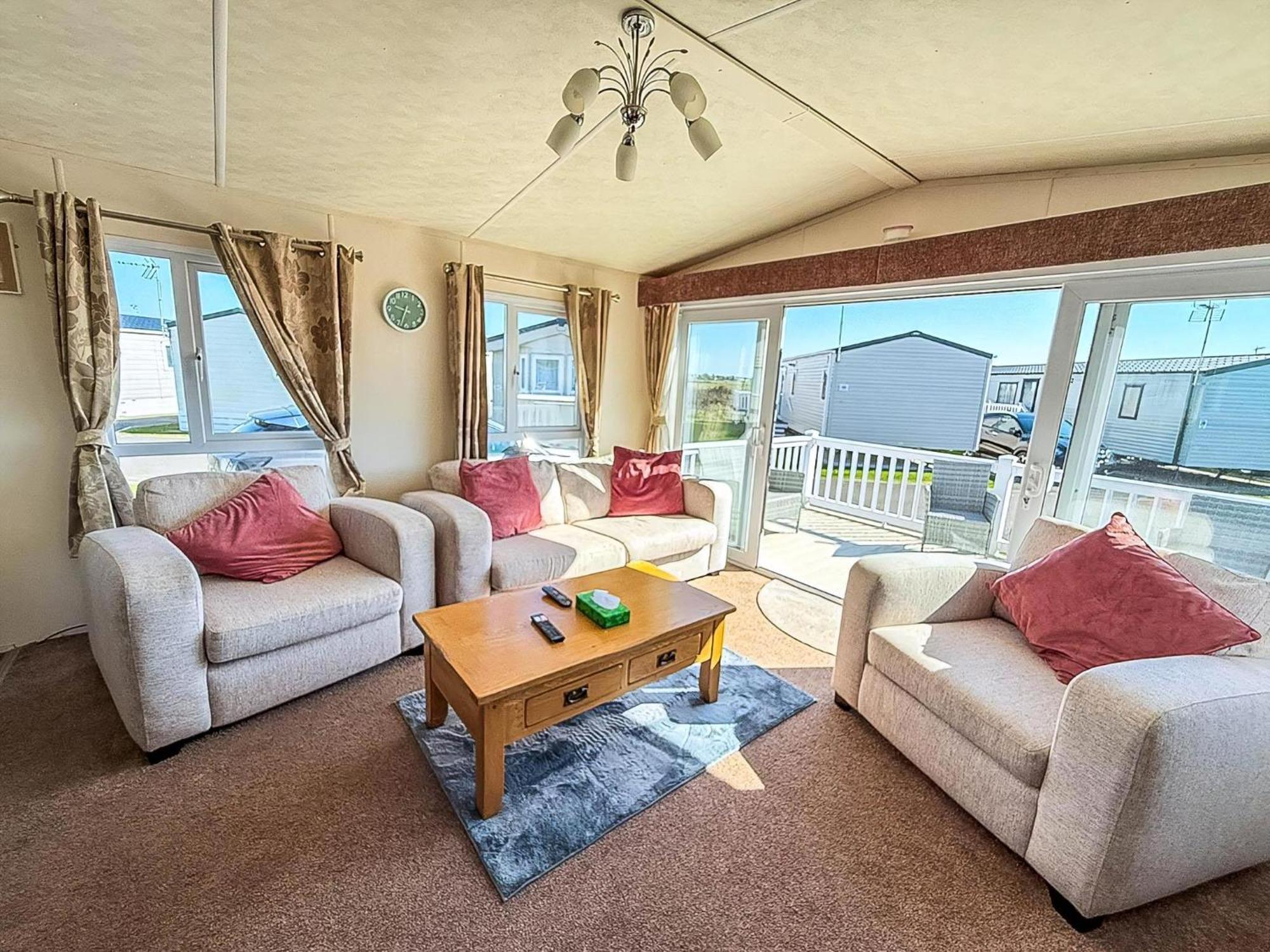 Beautiful Caravan With Decking Wifi At St Osyth Beach Holiday Park Ref 28077Dw Clacton-on-Sea Extérieur photo